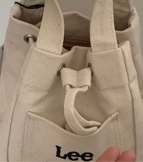 선물했는데 좋아해요가볍고 편하게 들고 다니기 좋더라구요