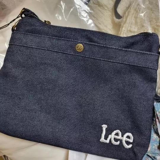 가방 너무 귀엽고 실용적이게 잘 들고 다닐 수 있을 것 같아요