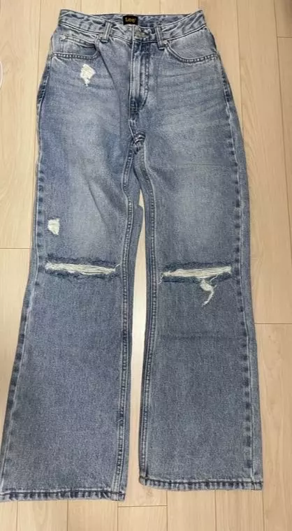 색감 그 자체로 예뻐요! 그레이쉬톤이지만 푸른 빛이 많이 감돌고 핏이 되게 예쁘게 잡