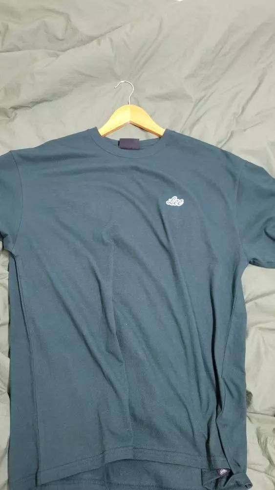 딱 마음에 드는 색이여서 마음에 들어요. 재질도 부두러워서 편하게 입을 수 있어요.