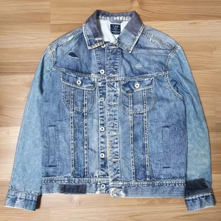 색감도 좋고 기장도 크롭해서 좋고 핏도 좋고 여러가지 디테일들이 마음에 들어요