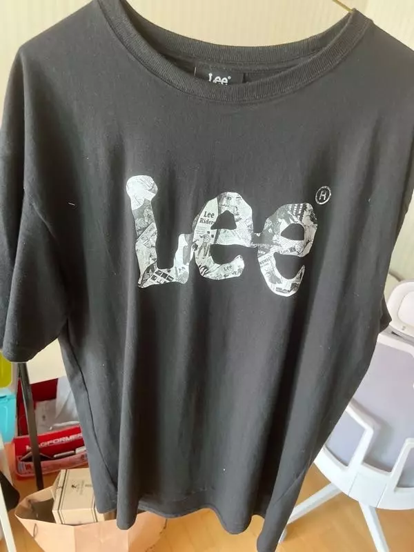 이뻐요 근데 목이 좀 잘 늘어나요 재질이 그런건지