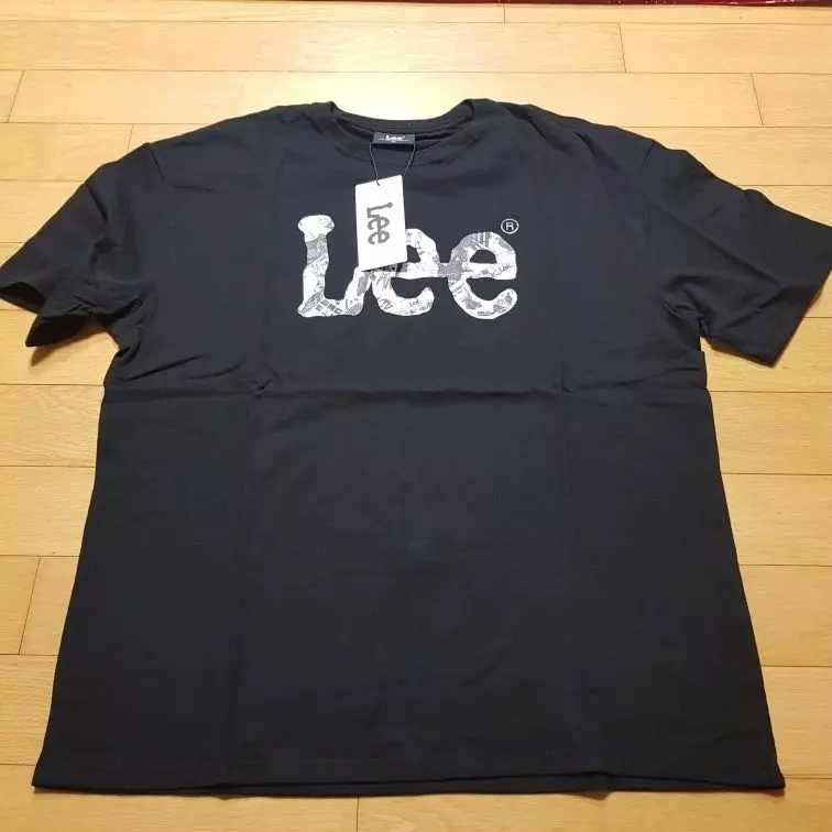 잘 입고 다닐 것 같아요. 디자인도 무난하게 마음에 들어요.