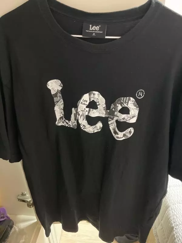 그냥 딱 정핏인 것 같아요! 근데 옷 재질이 좀 흐물흐물해서 신경쓰여요.. 하지만 디자