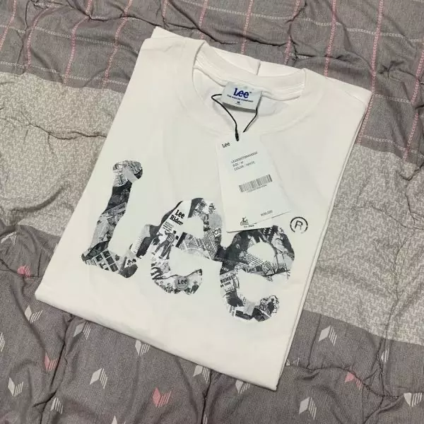 마음에 쏙 드는 프린팅을 찾아서 만족스럽습니다 두께감도 적당해서 안에 이너로 나시나