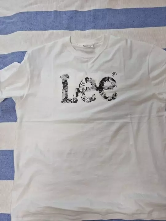 옷이 얇고 잘 늘어갈거같긴한데 너무 이쁘네요 사이즈는 오버사이즈에요