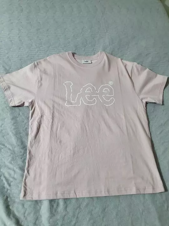 화사한 보라색입니다. 두께감은 좀 있고 사이즈는 크게 나왔어요.