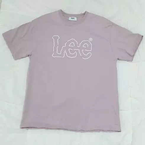 사진보다 밝은 라벤더 색상이라 화사해보이고 이뻐요 로고 빡~! 이게 싫어서 선으로 프