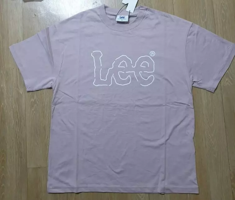 뚱뚱해서 그냥 정핏되네요 ㅋㅋ옷은 예뻐요.제가 원하는 색상입니다.