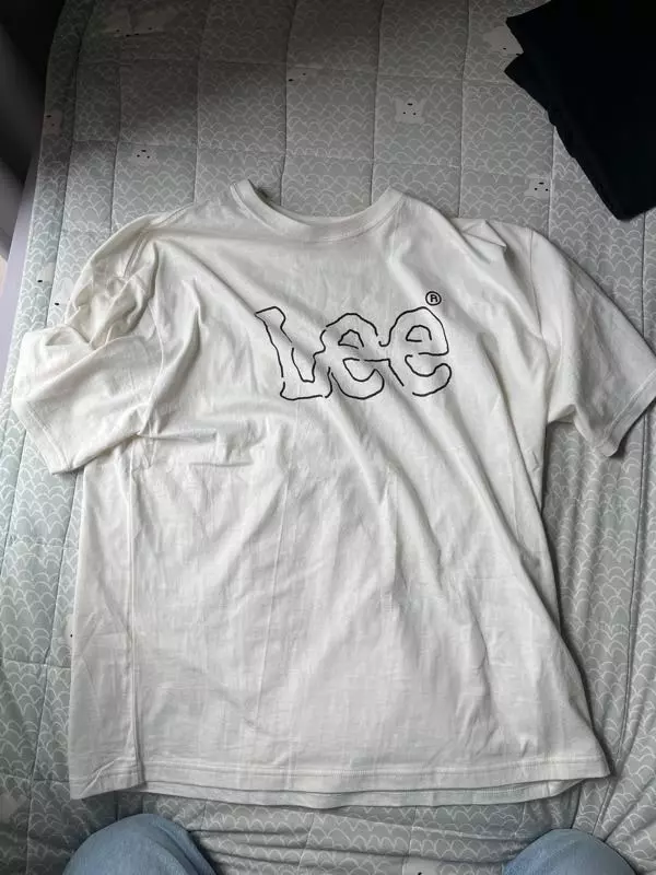 생각보다 이쁘네요 하지만 뭐랄까 핏이 애매함 아주 조금