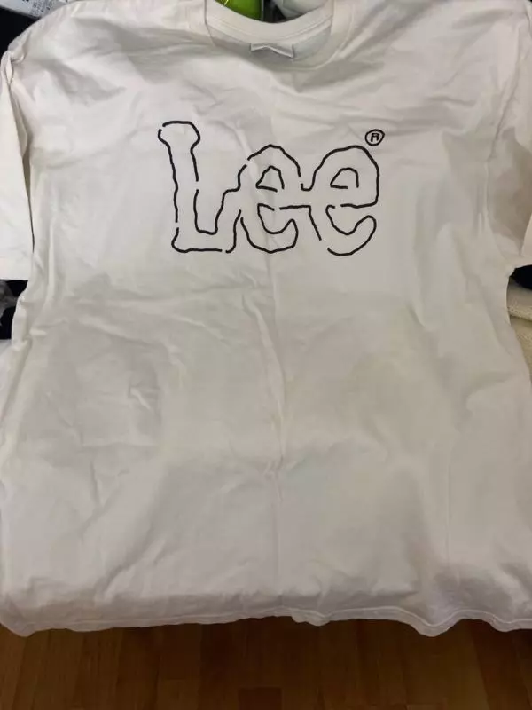 넘 귀여워서 샀는데 실물이 더 귀여워요 적당히 두꺼워서 매일 입고 다녀용