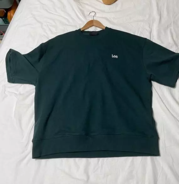 여름에 입기 비추입니다 두껍고 통풍 안되고 신축성도 별로입니다