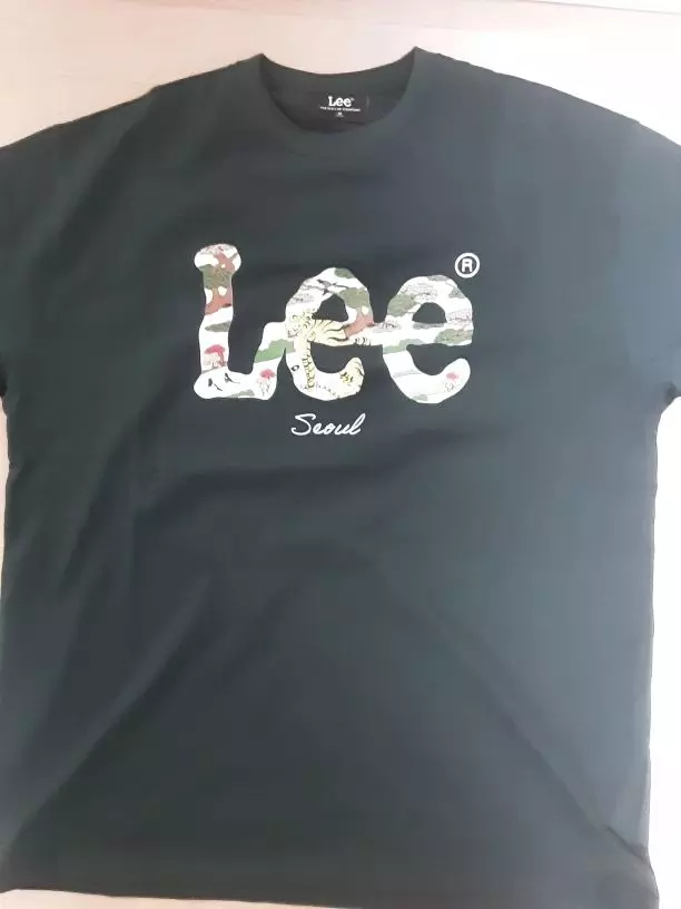 목 부분이 너무 느슨하지 않아서 이너웨어를 입어도 보이지 않아서 깔끔합니다!너무 얇