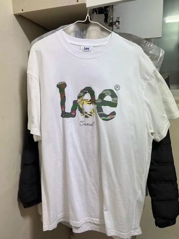 비침도 거의 없고 앞에 로고가 이뻐서 잘 입고 다녀요