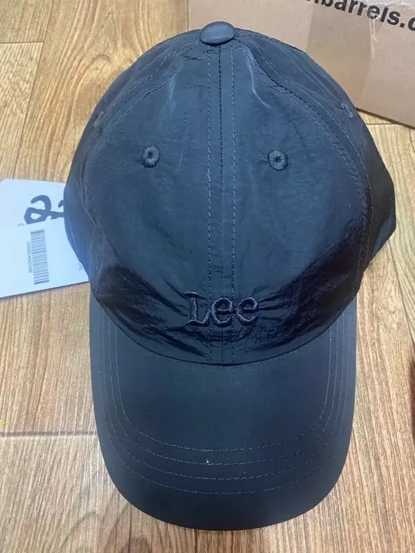 나일론 소재가 맘에 들어서 또 스티치가 같은 색으로 들어가있는게 맘에 들어서 할인할