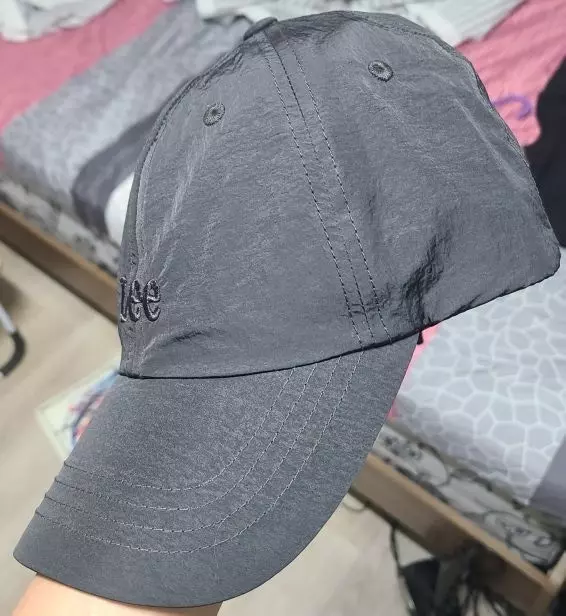 뒤에 스트랩?끈?벨트? 고정이되는 옵션도있으면 좋겠어요!