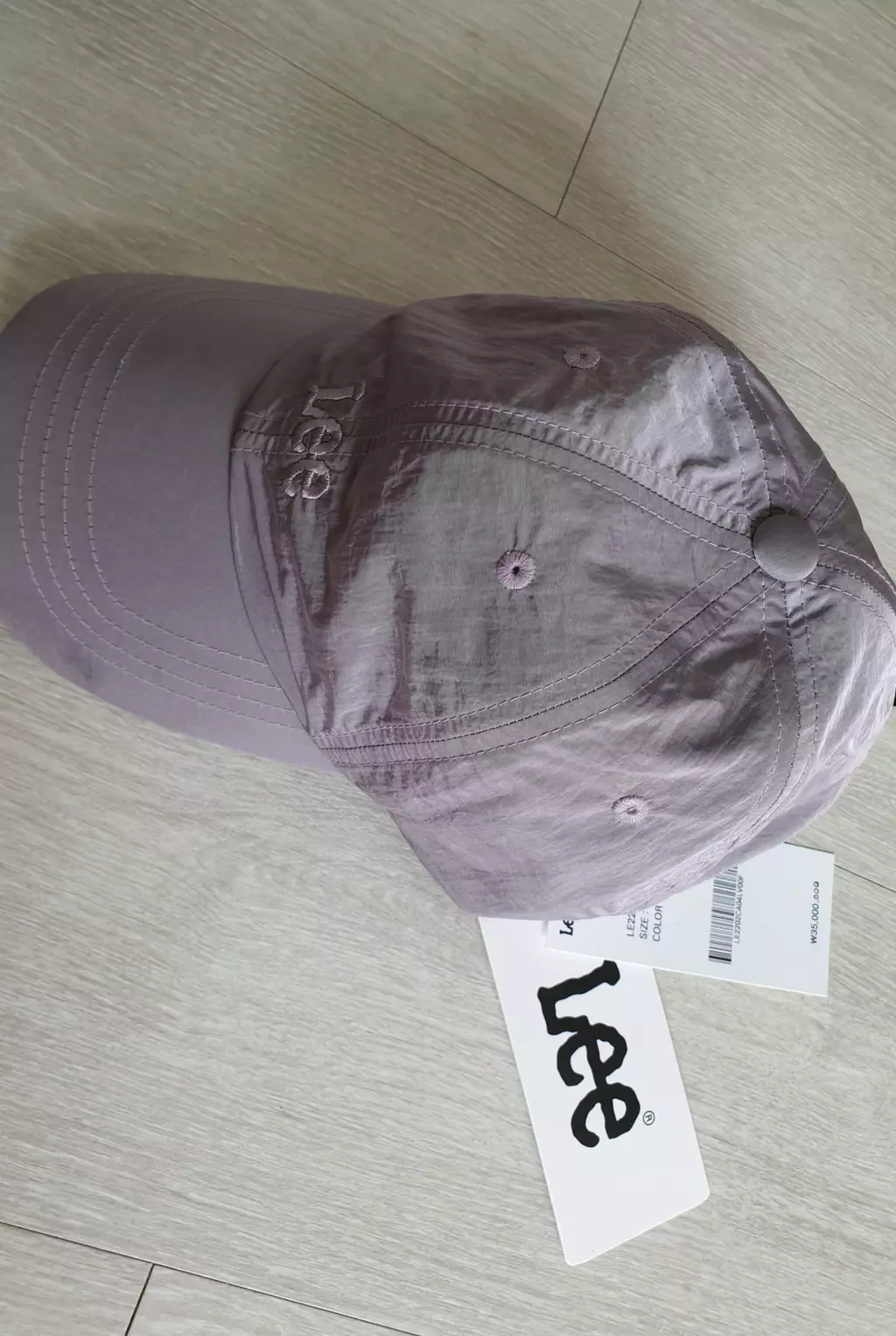 친구 생일 선물로 사줬는데 진짜 넘 예뻐요. 착용했을 때 훨씬 더 예쁩니다!! 친구가 눈