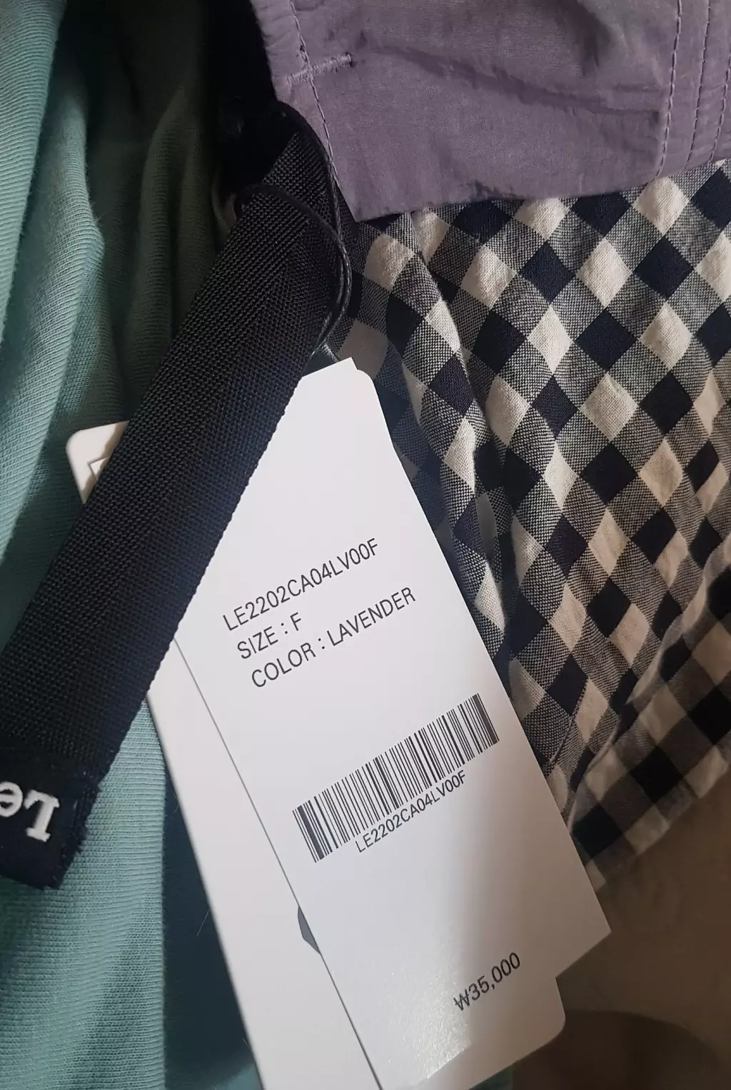 여름 모자 필요해서 알아보다 구입했는데 크긴크네요  어두운 보라빛이고 회색섞인 보라