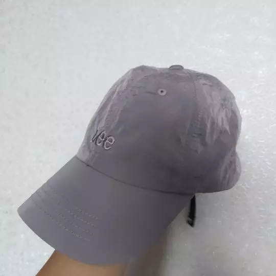 모자안에 메쉬가 있어서 좋아요그리고   뒤끈이 길어서  포인트가있어서 좋아요