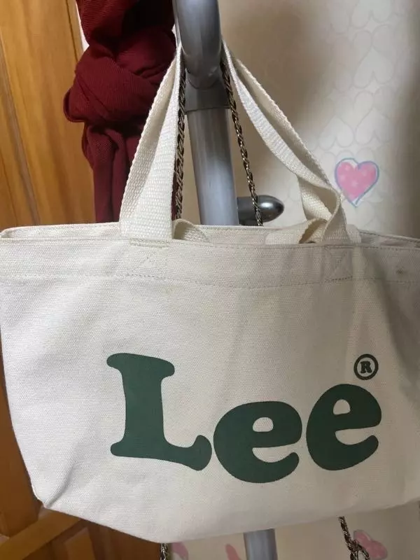 왜이렇게 예쁘죠..?.? 진짜 작을 줄 알았는데 아이패드도 들어가네요