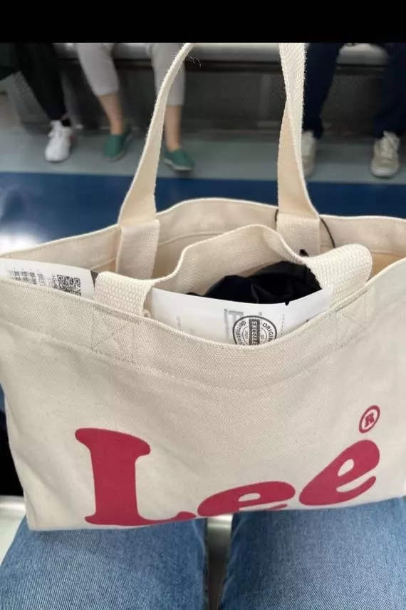 굿입니다~꽤 많이 들어가요출근할때 대충 들기 좋아요