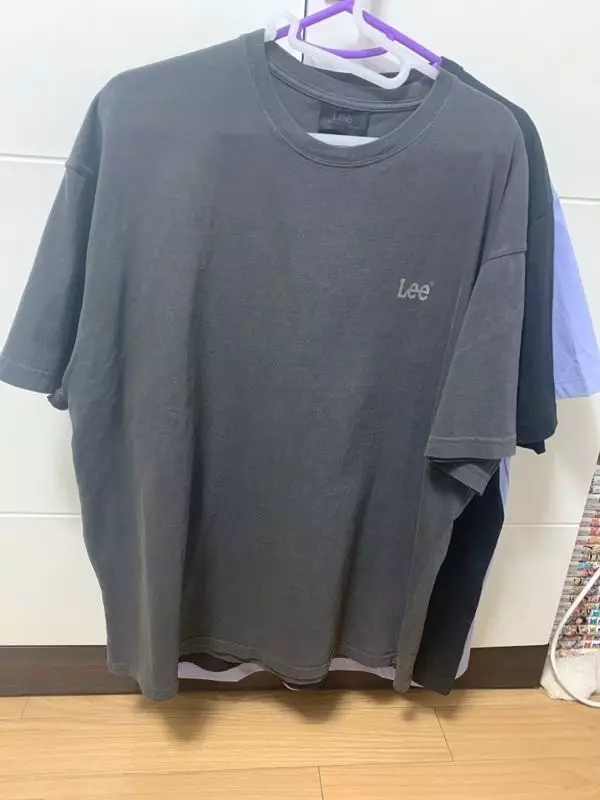 사진하고 비슷합니다. 옷 이쁘네요. 감사합니다. 잘 입을게요.