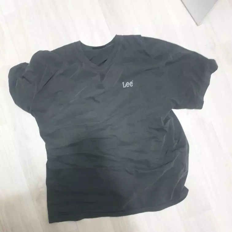 후들후들한 재질을 생각했는데 생각보다 두꺼워요 그래도 옘브네여