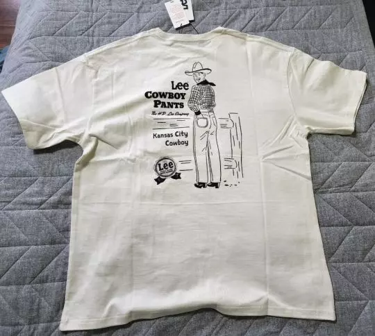 날도 더워서 반팔티 하나 샀습니다. 비침 없고 여름에 입기 딱 좋네요.