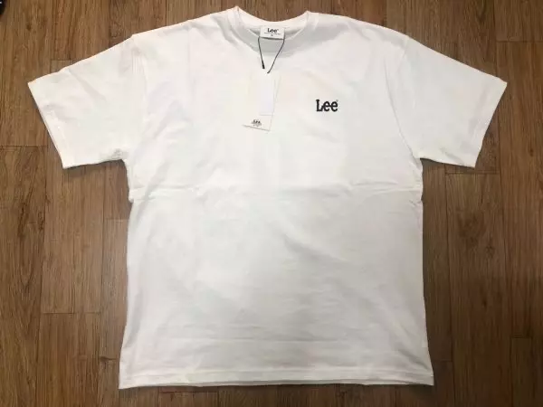 보통 라지입으면 넉넉하게 입는데 이 티셔츠는 실측이 크게 나와서 미듐했더니 여유있고