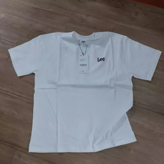 역시 lee...이빠요뒤에  프린팅도 이뻐요잘샀어요