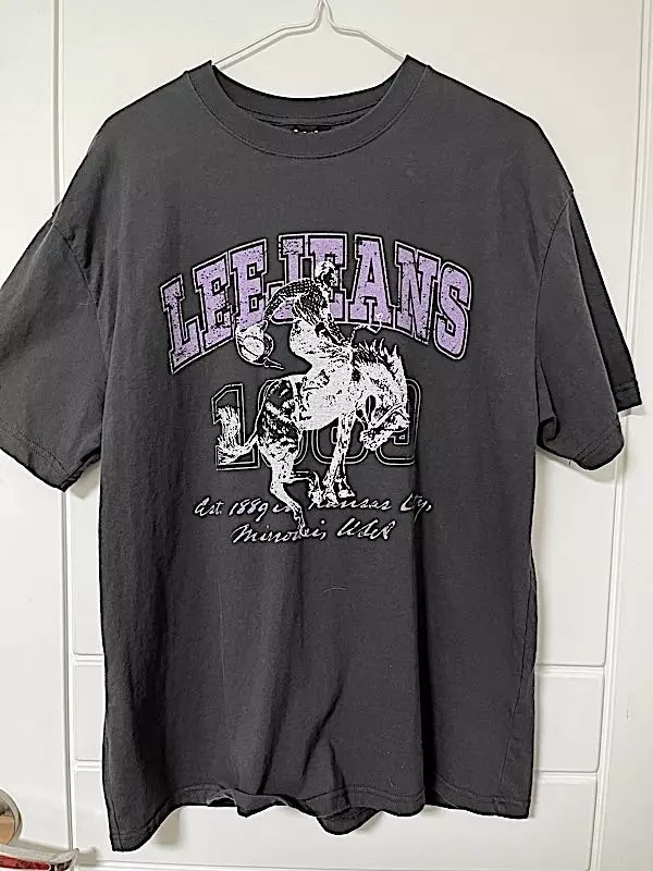 색 이쁘고 핏 이뻐요 목 짱짱해서 조야요 프린팅도 유지 잘돼용