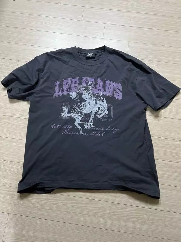 핏이랑 디자인 프린팅 넘 이쁜데 색감이 최고에요