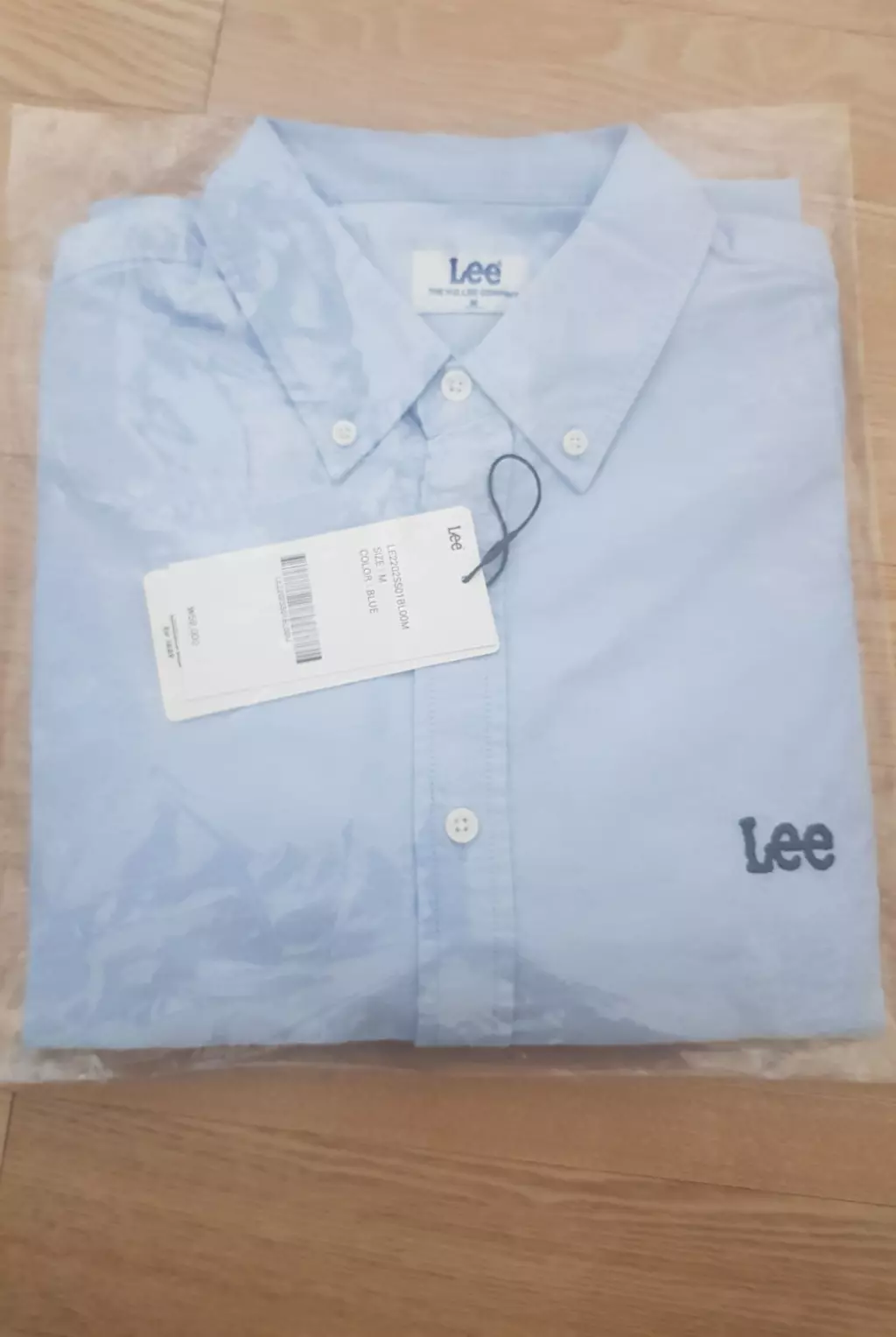 크게 입는 거 좋아해서 마음에 듭니다 포장 꼼꼼히해주셔서 안전하게 받았습니다