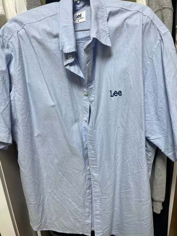 보자마자 예뻐서 고민 안 하구 바로 샀어용반바지랑 같이 코디해서 입으니까 짱 예뿝니