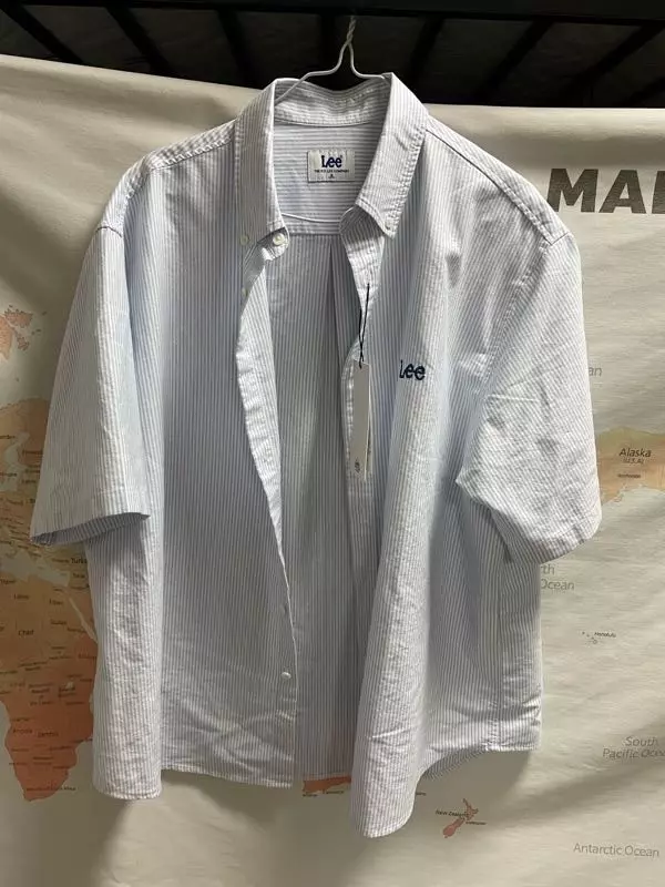 깔끔하고 소재도 마음에 들어서 자주 입을 것 같습니다