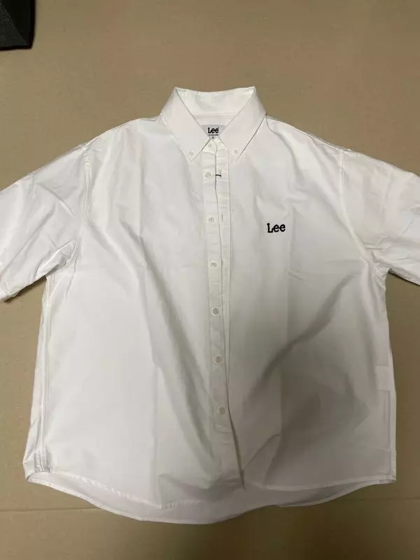 예쁘긴해요.. 근데 많이 두껍고 길어요! 구매하실 때 참고하시길..