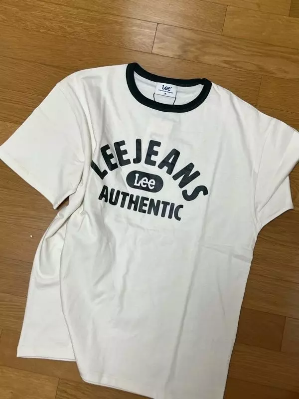 생각보다 엄청 두툼하고 약간 촌스러운데 그게이뻐요 잘입을게요