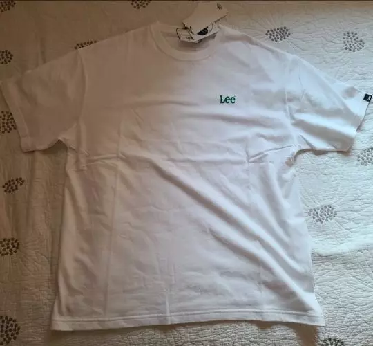 목 부분이 엄청 짱짱하고 뒤에 프린트가 너무 귀여워요 ㅋㅋ 추천합니다