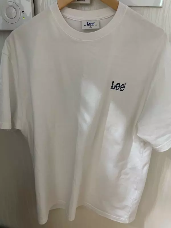 여름에 입고다니기 좋은 반팔인거 같습니다. 잘입을게요!