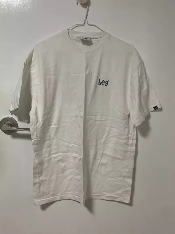 옷 세탁한 상태라서 많이 쭈글합니다,, 프린팅이 너무 귀여워서 샀어요!