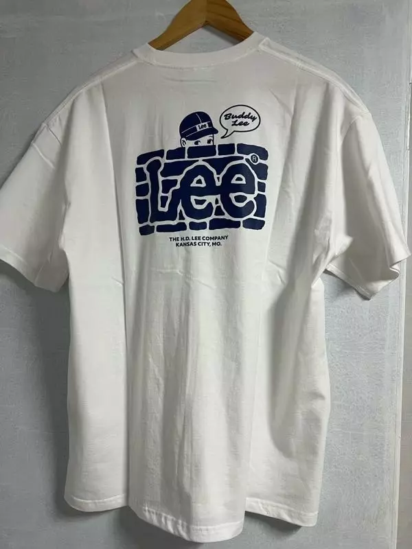 진짜 뒤에 글씨가 너무 이쁘게 박힌가같아서 좋습니다