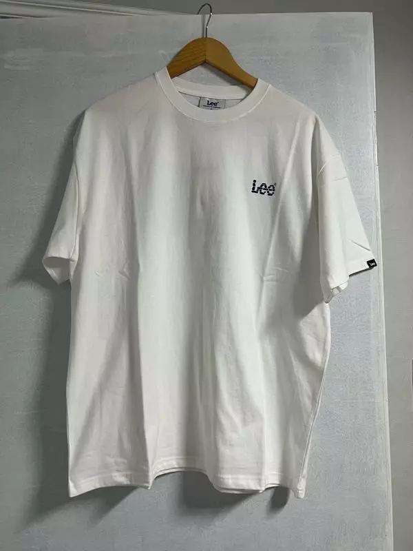 진짜 뒤에 글씨가 너무 이쁘게 박힌가같아서 좋습니다