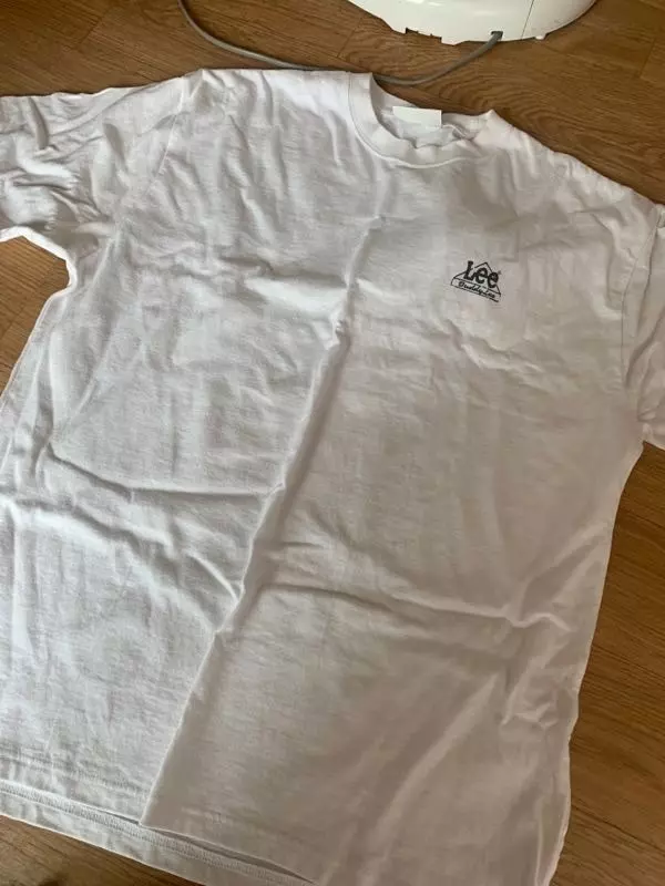 소재가 탄탄하고 여름에 시원할것 같아요! 뒤에 그림이 유니크해서 마음에 들어요ㅎㅎ