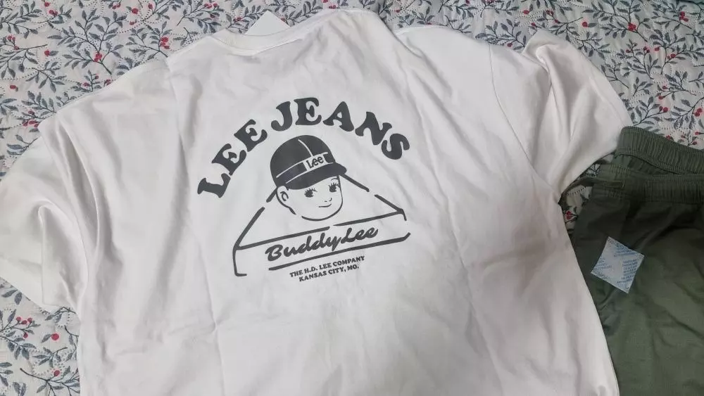 면이 너무 얇지도 두껍지도 않아 좋아요  오버사이즈라  넉넉해요