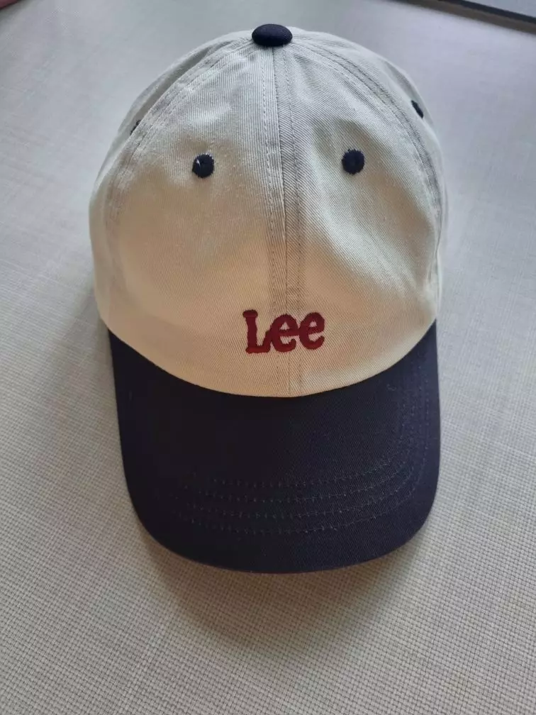 운동하러갈때 씁니다 어떤옷에도 코디하기좋네요