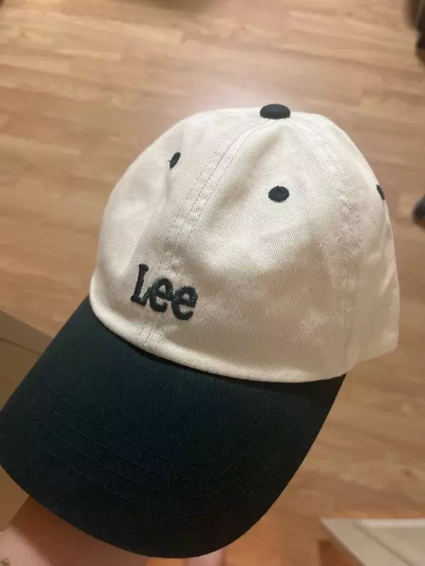 요근래 산 모자 중에 제일 마음에 들어요 색도 너무 예뻐요