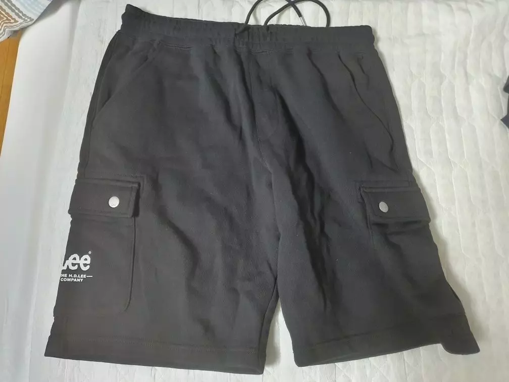 소재 좋고 사이즈도 적당해요. 허리는 좀 크지만 적당히조절가능하고  편하게 잘 입을 