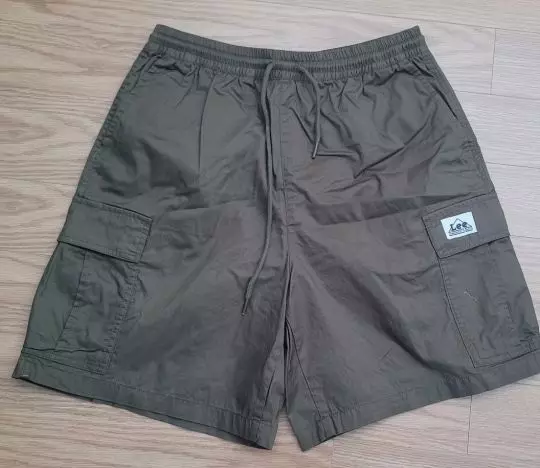 두께도 적당하고 편하게 잘 입을거 같습니다. 편안하고 이뻐요~