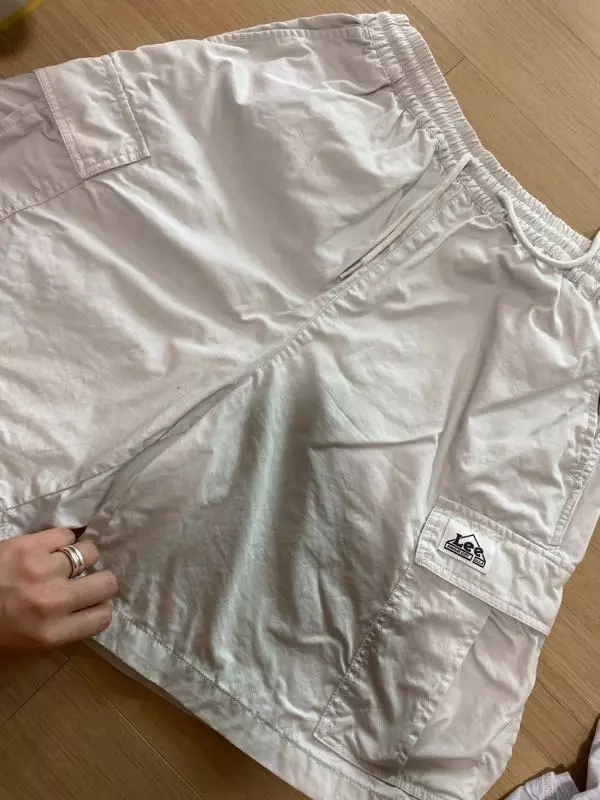 바지 짱이예요 허리 32입는데 m사이즈 너무 딱좋아요 위에 리 xl티셔츠와 입으니 딱 좋