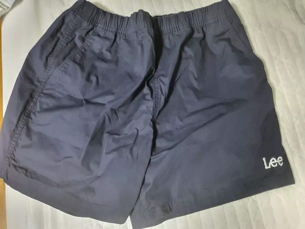 소재 좋고 사이즈도 적당해요. 허리는 좀 크지만 적당히조절가능하고  편하게 잘 입을 